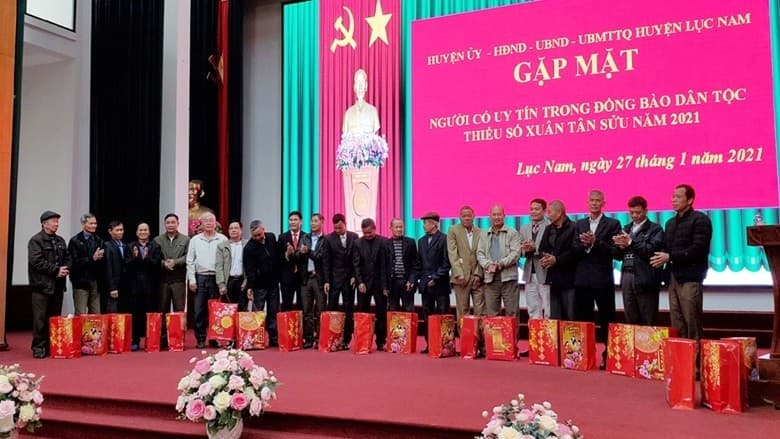 Bac Giang promotes the role of reputable people among ethnic minorities