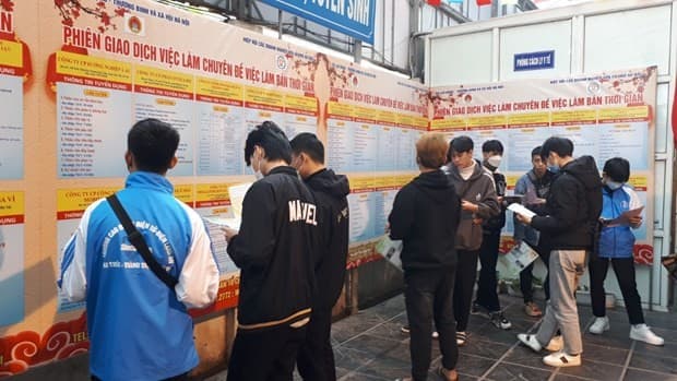 Nearly 2,000 part-time jobs during Lunar New Year Tet offered at Hanoi’s job fair