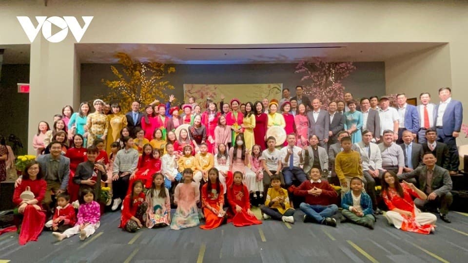 Tet gatherings held abroad by Vietnamese embassies
