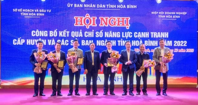 Efforts for Hoa Binh’s Rapid and Sustainable Development