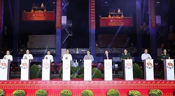 PM launches lunar new year operations of Tan Cang-Cat Lai port