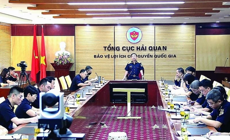 Accompanying businesses in compliance with customs laws