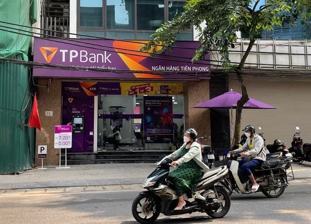 Banks plan to pay cash dividends for first time in three years