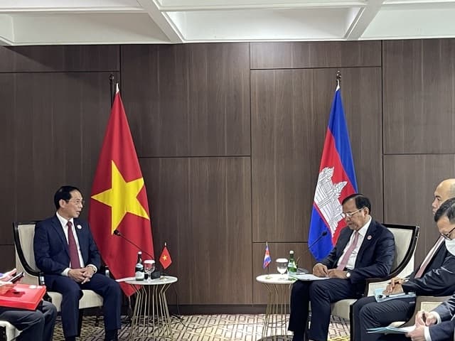 Foreign Minister meets counterparts of Cambodia, Philippines, Malaysia, Timor Leste in Indonesia