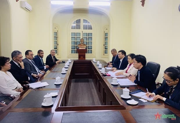 VUFO President Nguyen Phuong Nga receives Dominican delegation
