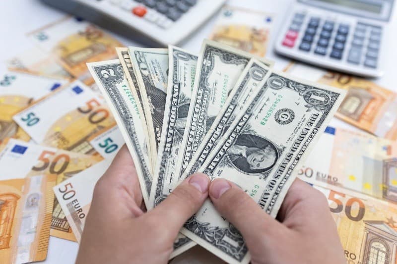 Reference exchange rate on Feb 23: 23,641 VND/USD, unchanged; Euro and Pound rising but Yen down