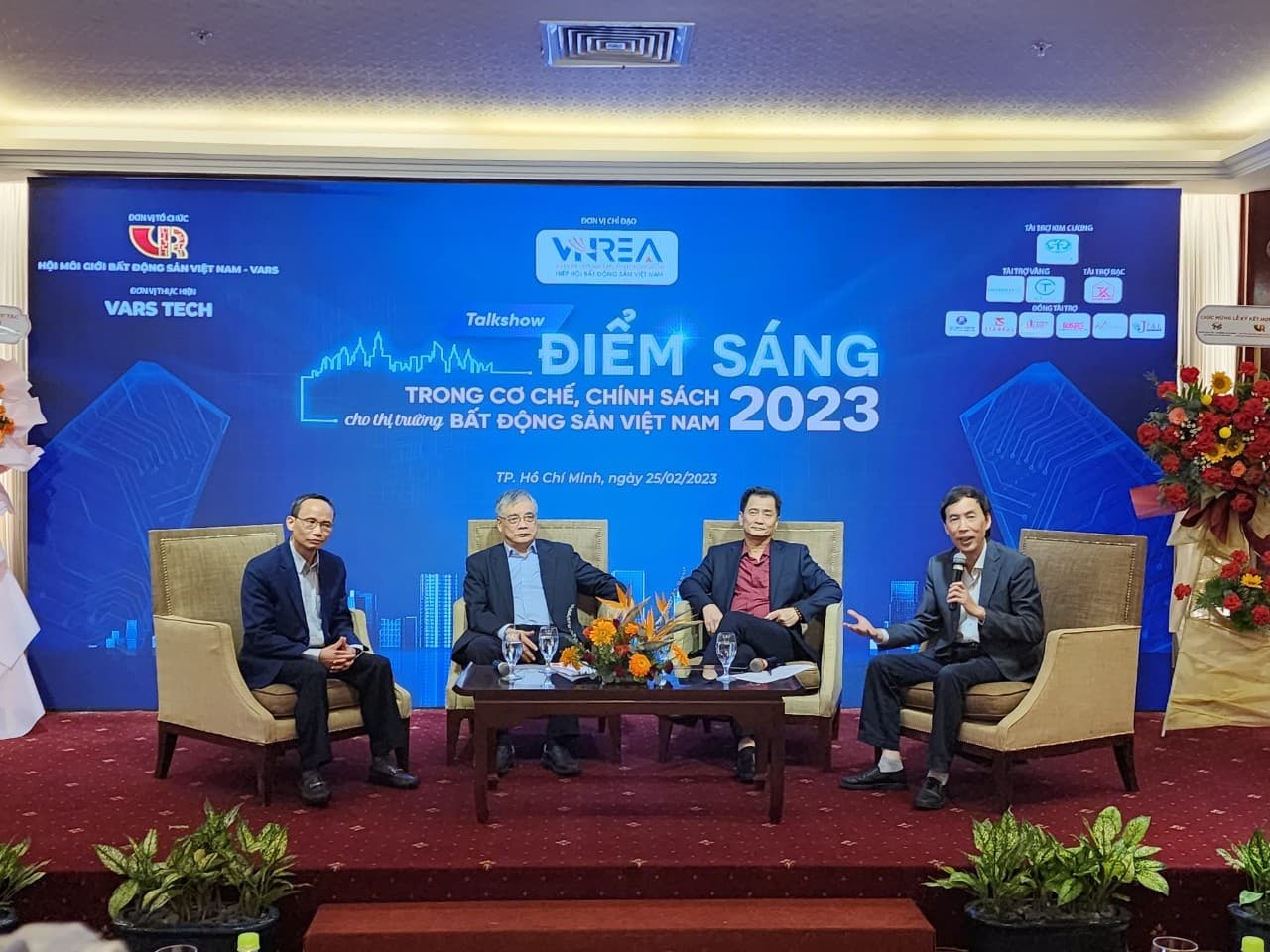 Real estate market to reheat gradually in 2023, say experts