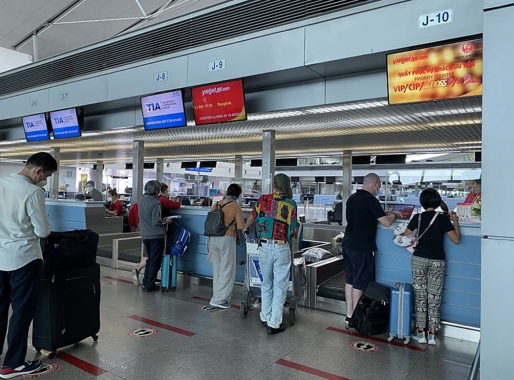 Paradox of airline enterprises: revenue increases but losses persist