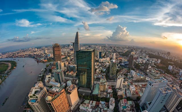 Real estate market won’t recover until late 2024: experts