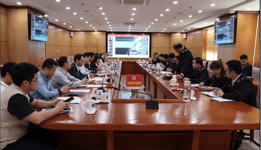 Hai Phong and Quang Ninh Customs Departments exchange experience on IT application