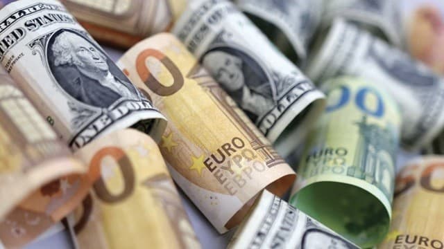 Reference exchange rate on Mar 15: 23,619 VND/USD, up 1 VND; Euro, Yen and Pound down together