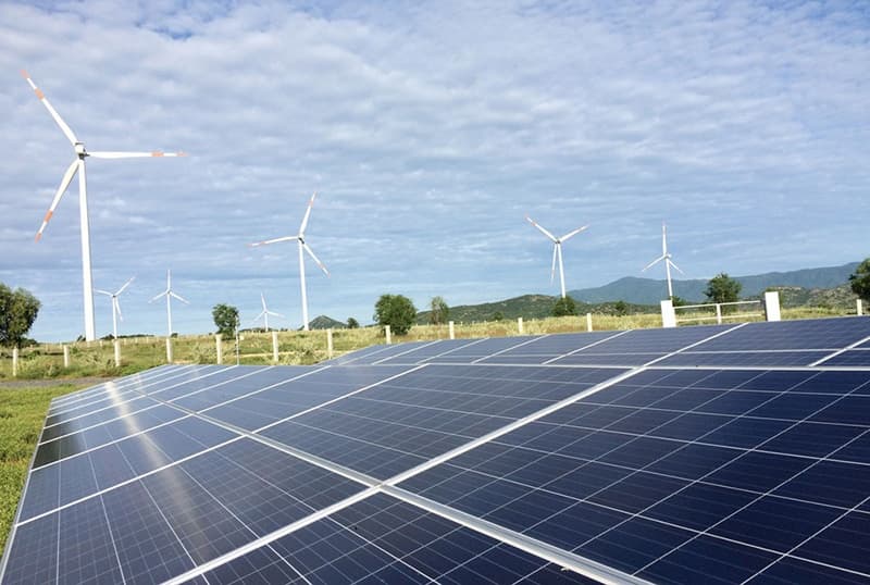 34 investors in wind and solar energy face insolvency