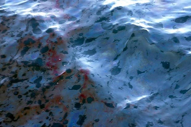 Thai Navy strives to prevent oil spill in Gulf of Thailand