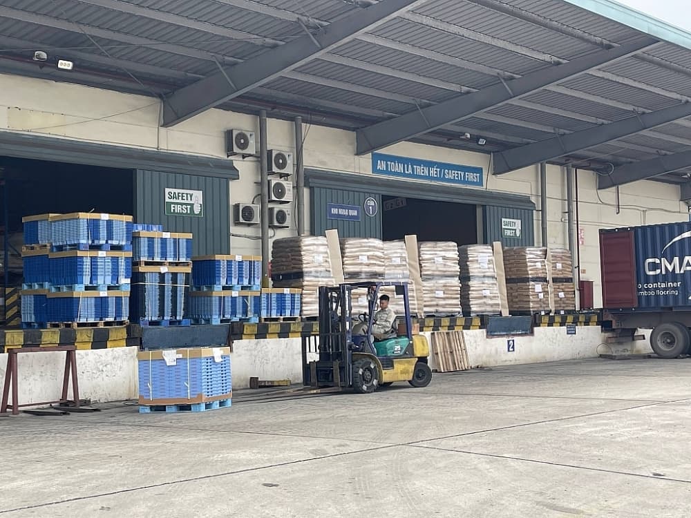 Strictly control goods in transit, temporarily imported goods for re-export, goods deposited in bonded warehouses to prevent fraud