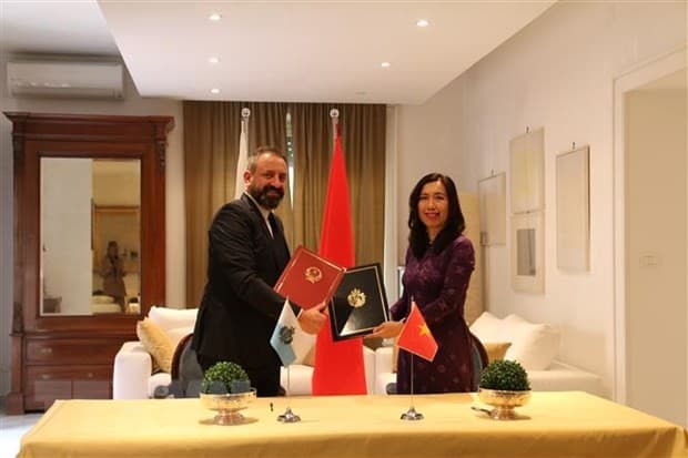 Vietnam, San Marino Foreign Ministries signed MOU on political consultations