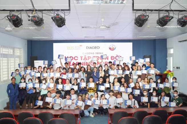 Diageo Vietnam Supports Hospitality Students to Improve Their Skills through the “Learning for Life” Training Program