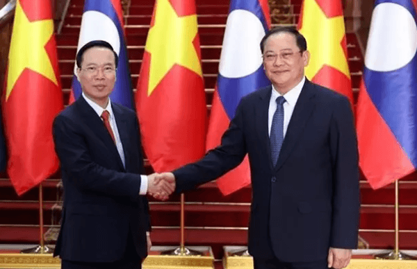 President Vo Van Thuong meets Lao Prime Minister