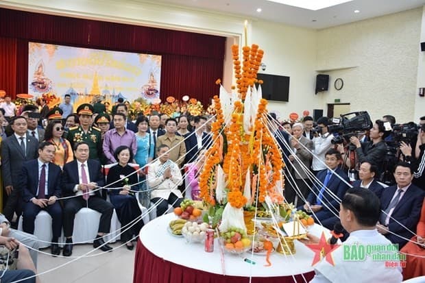 Vietnamese leaders attend Lao Embassy celebration of traditional New Year