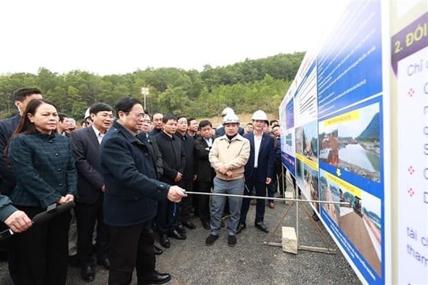Vietnam eager to complete integral transport infrastructure to attract FDI