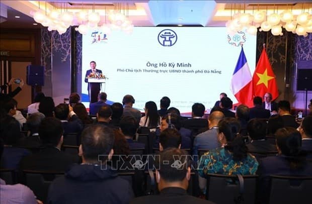 Vietnam-France discuss smart city development
