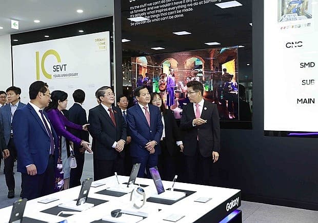 Samsung expected to become talent nurturing centre in Vietnam: Deputy PM