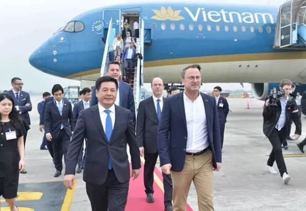Prime Minister of Luxembourg begins official visit to Vietnam