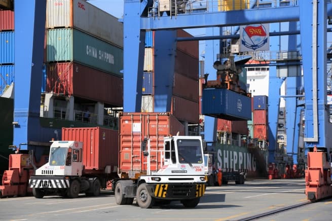 Vietnam’s Economic Growth Moderates, Inflation Rises