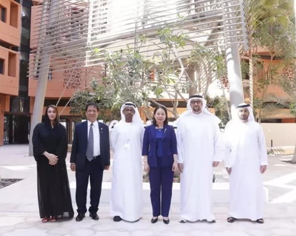 Vice President Vo Thi Anh Xuan meets business leaders, OV community in UAE