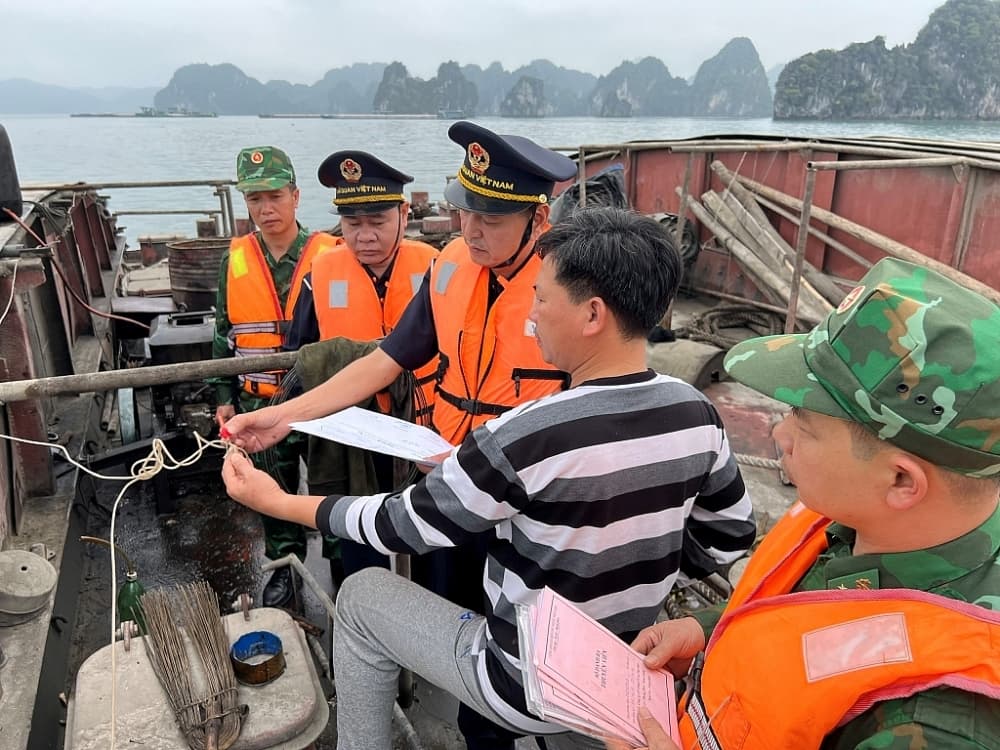 Cam Pha Customs and Border Guard strictly control area