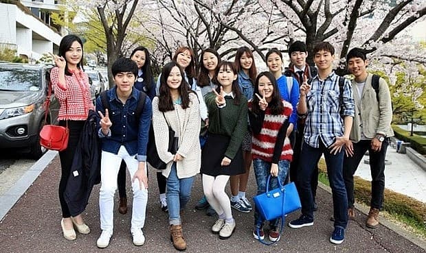 Vietnam ranks second in number of students in the RoK