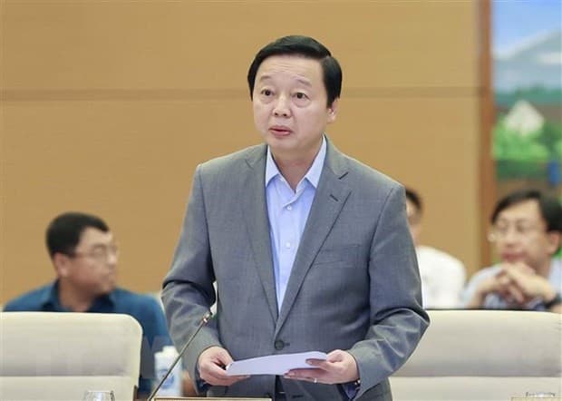 Deputy PM Tran Hong Ha presented Government’s proposal on draft Land Law