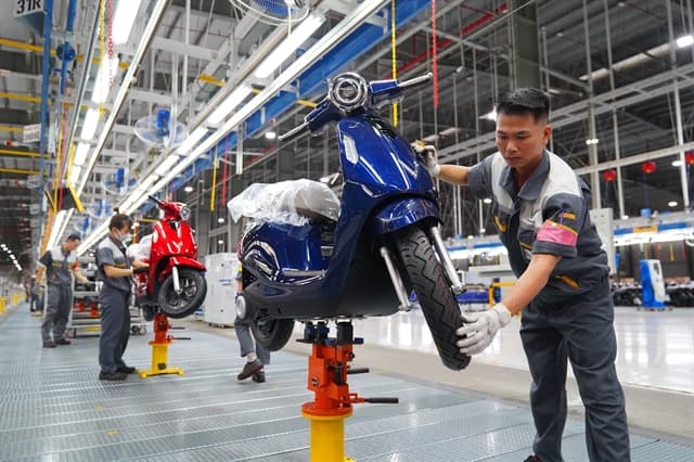 Partnerships key to developing electric two-wheelers: experts