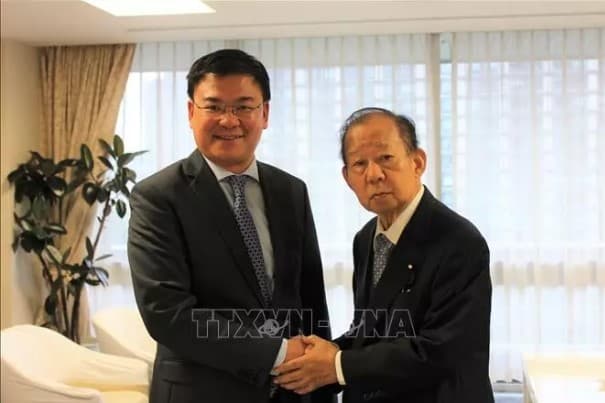 Ambassador Pham Quang Hieu meets Japan-Vietnam Parliamentary Friendship Alliance Chairman