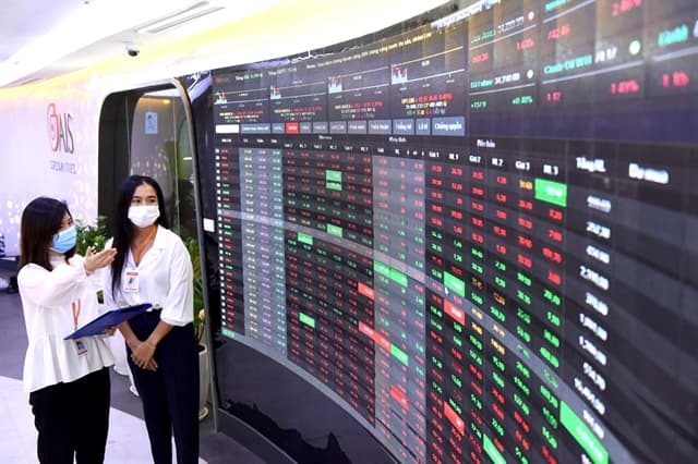 Cash flows, positive news support market