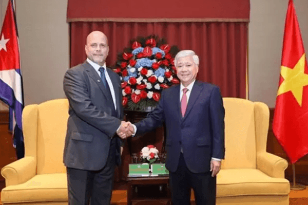 Vietnam Fatherland Front welcomes delegation of Cuban Revolution Defence Committees