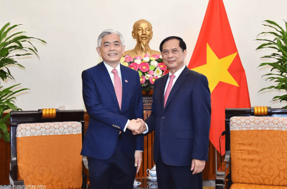 FM Bui Thanh Son received Permanent Secretary of Singaporean MOFA