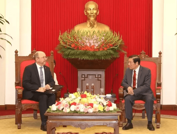 Party Politburo member Phan Dinh Trac received Swiss Ambassador to Vietnam