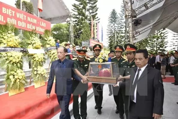 Remains of volunteer soldiers reburied in Ha Tinh province