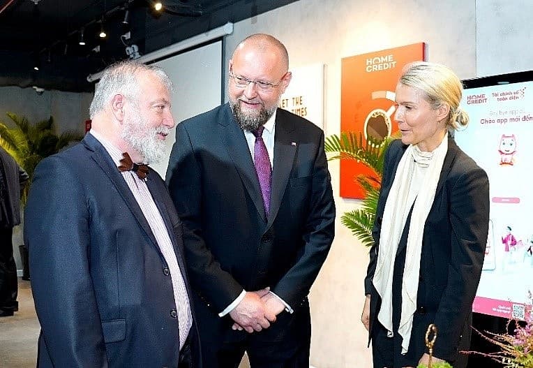 Czech Republic senior leaders meet with Home Credit Vietnam