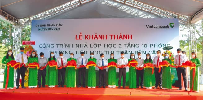 VCB Tay Ninh Impressively Surmounting Hardships, Reaping Successes