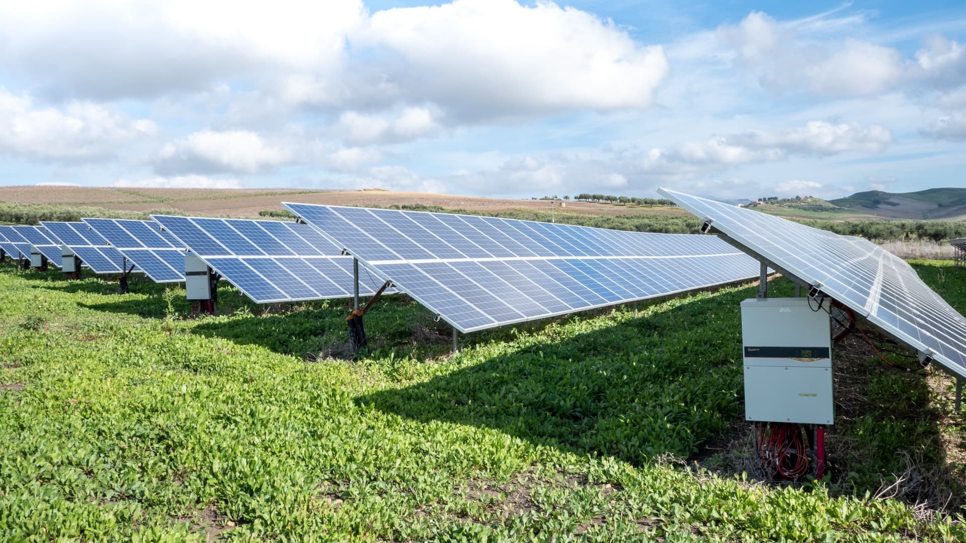 Renewable energy investment challenges in Vietnam: risks and delays