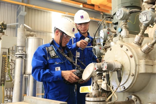 VN's manufacturing sector experienced third consecutive decline in three months