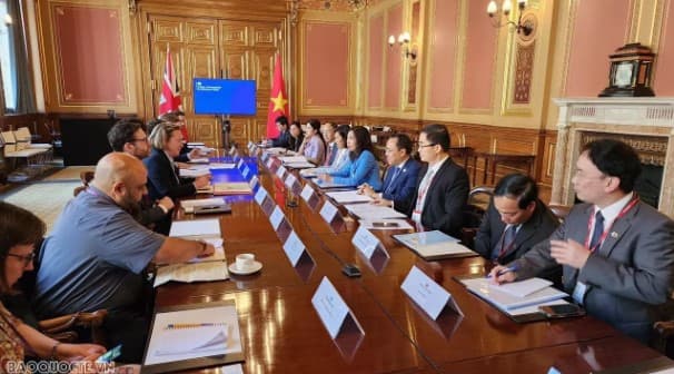 Vietnam, UK hold 9th Strategic Dialogue in London