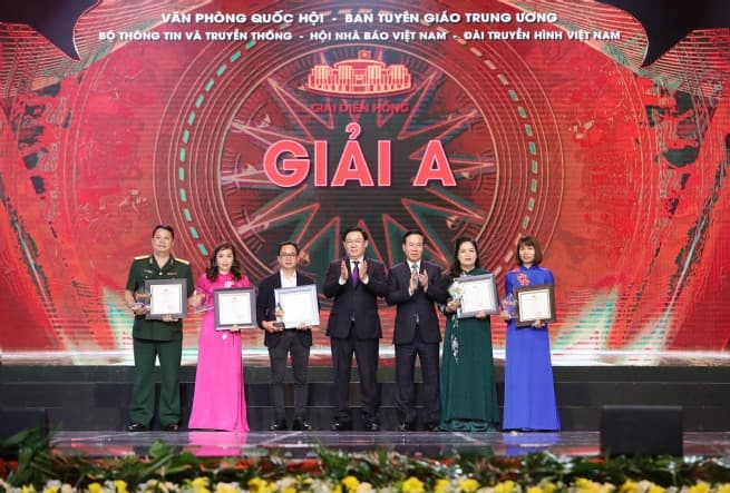 Contributions of Vietnamese Journalism Honored