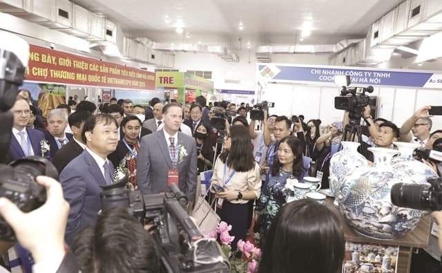 The Press and Businesses: Build trust and transparency