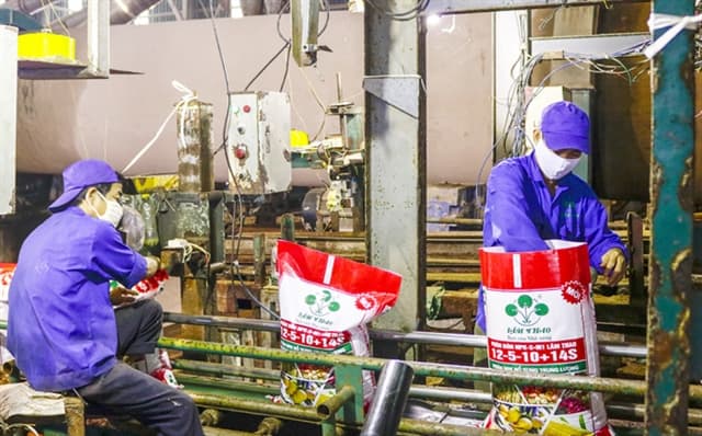 Fertiliser prices fall, firms to expand exports