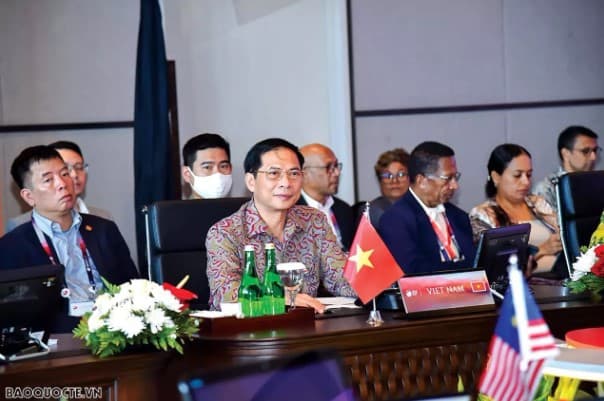 ASEAN exerting efforts to maintain peace, stability, prosperity: Ambassador Vu Ho