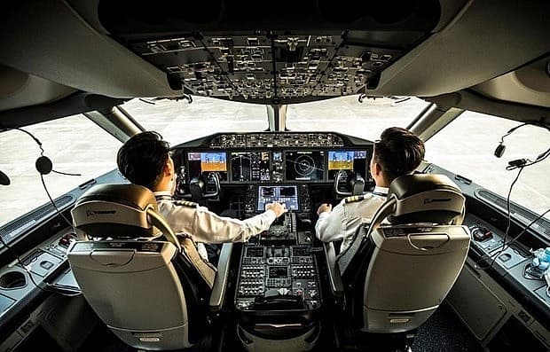 Vietnam Airlines pilot to face dismissal for positive drug test