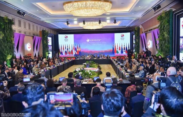 AMM-56: Foreign Minister Bui Thanh Son attends EAS Foreign Ministers'Meeting, ASEAN-US