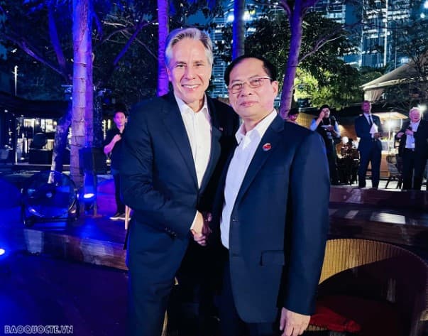 AMM-56: Foreign Minister Bui Thanh Son meets US, EU partners